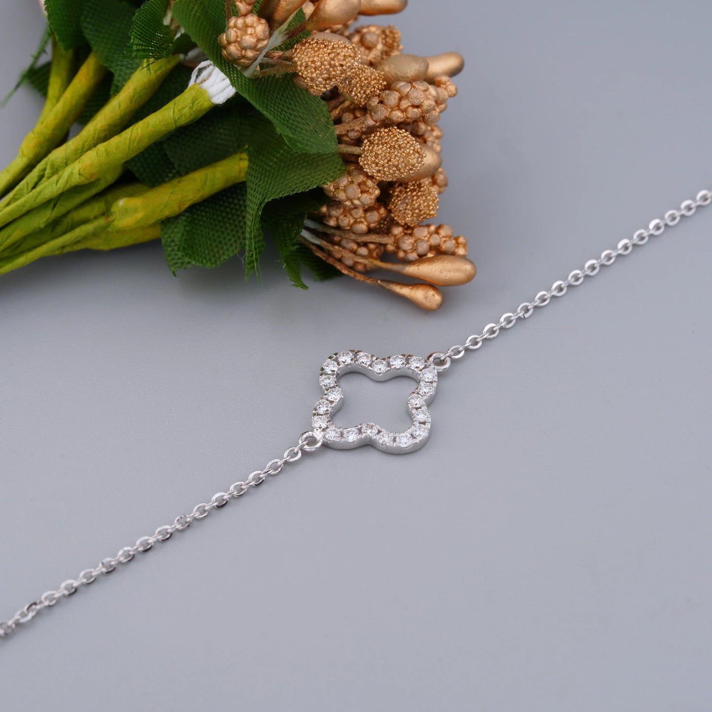 14K Gold Diamond Clover Bracelet with Lab Grown Round Brilliant Diamonds in Prong Setting