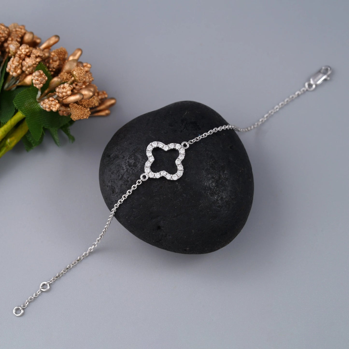 14K Gold Diamond Clover Bracelet with Lab Grown Round Brilliant Diamonds in Prong Setting